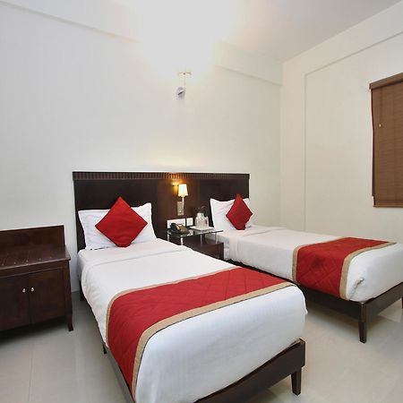 Oyo 435 Hotel Amshi International Bangalore Esterno foto