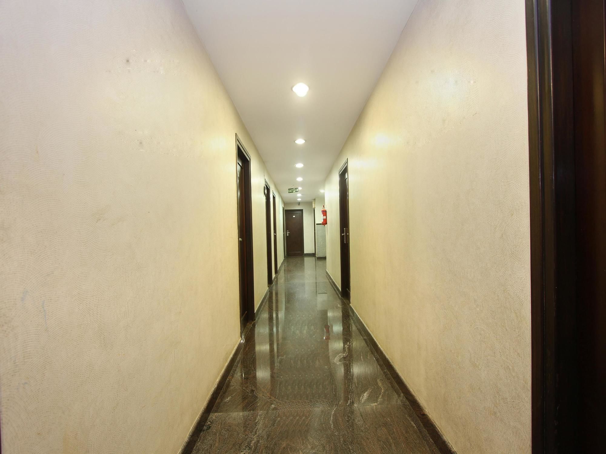 Oyo 435 Hotel Amshi International Bangalore Esterno foto