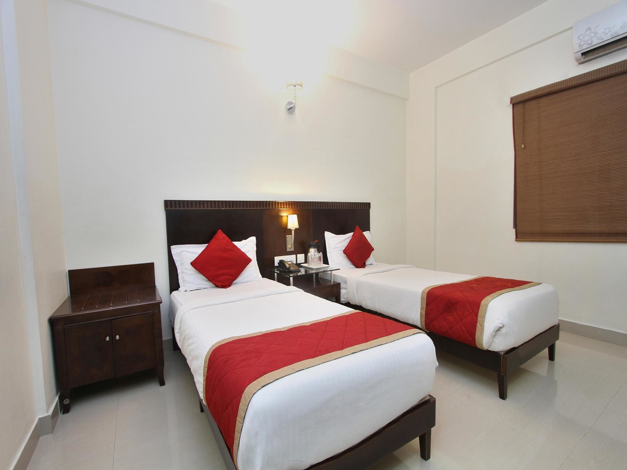 Oyo 435 Hotel Amshi International Bangalore Esterno foto