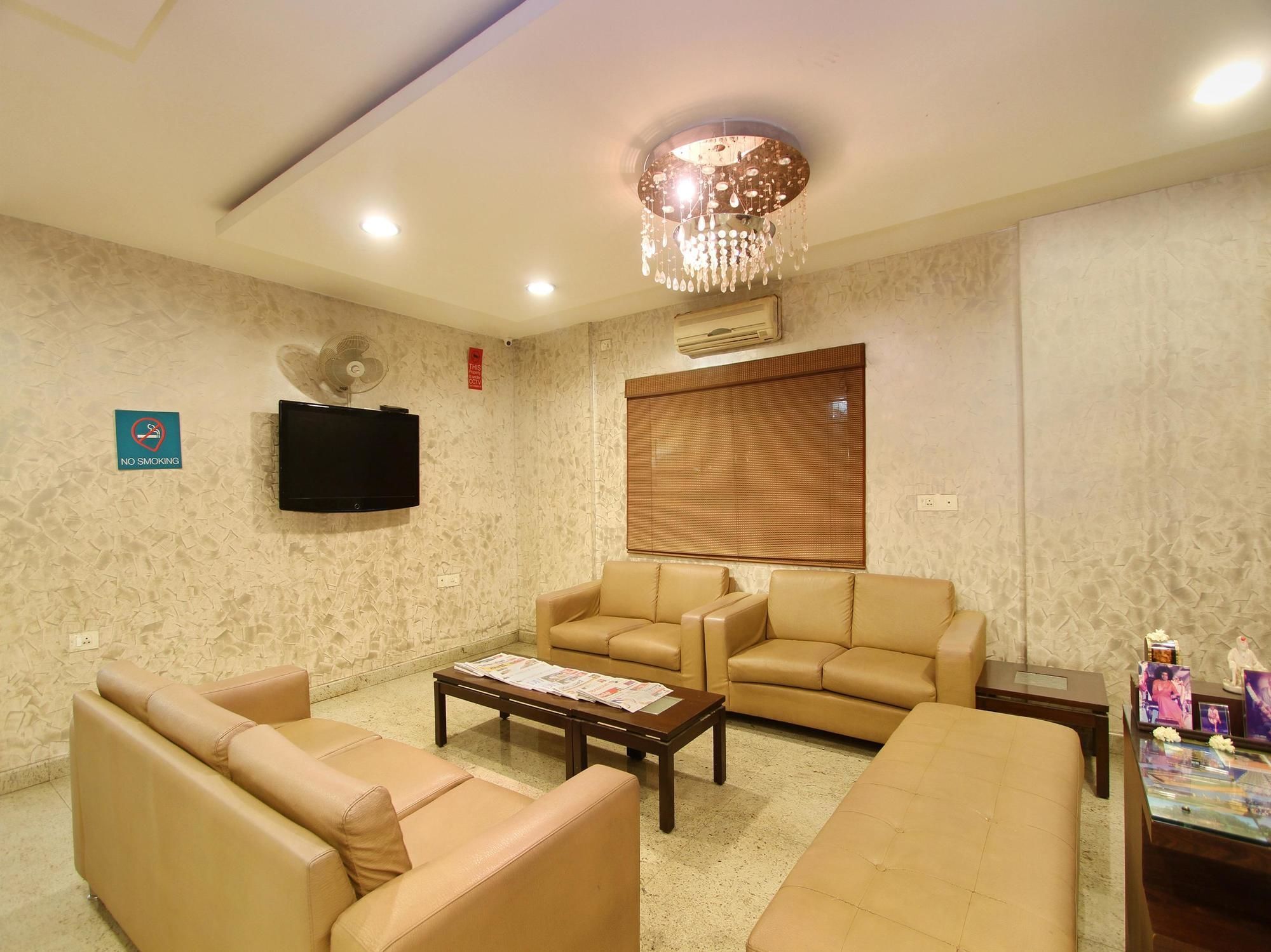 Oyo 435 Hotel Amshi International Bangalore Esterno foto