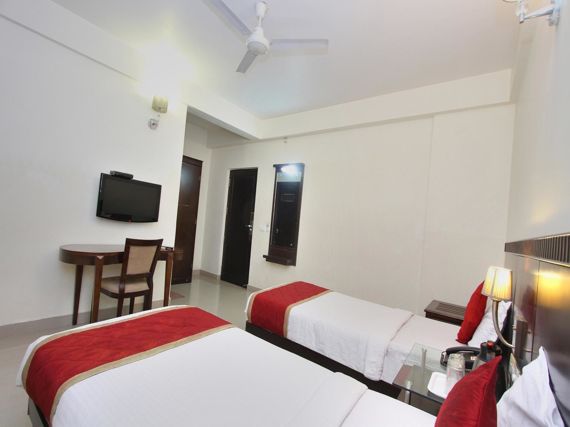 Oyo 435 Hotel Amshi International Bangalore Esterno foto