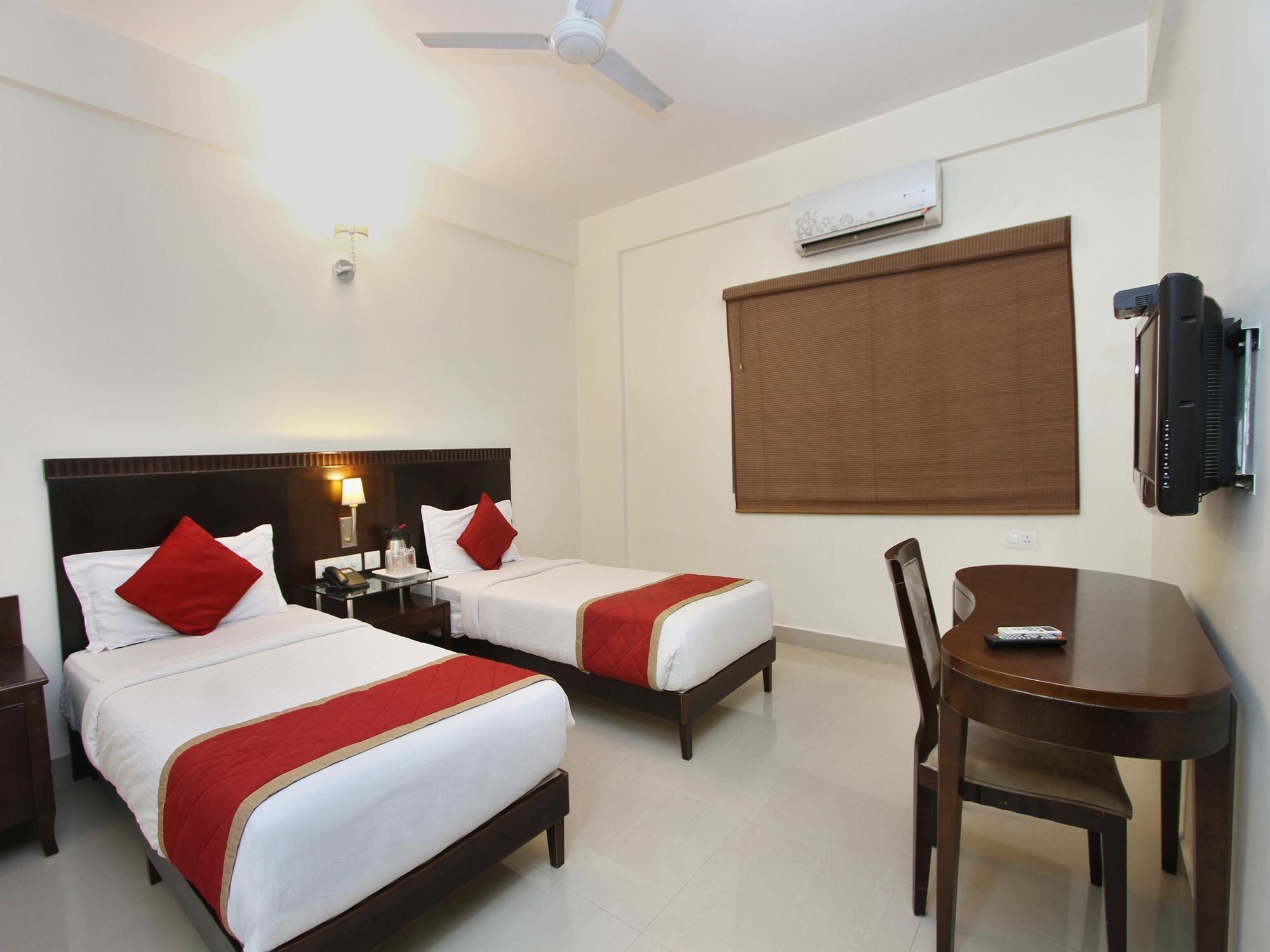 Oyo 435 Hotel Amshi International Bangalore Esterno foto