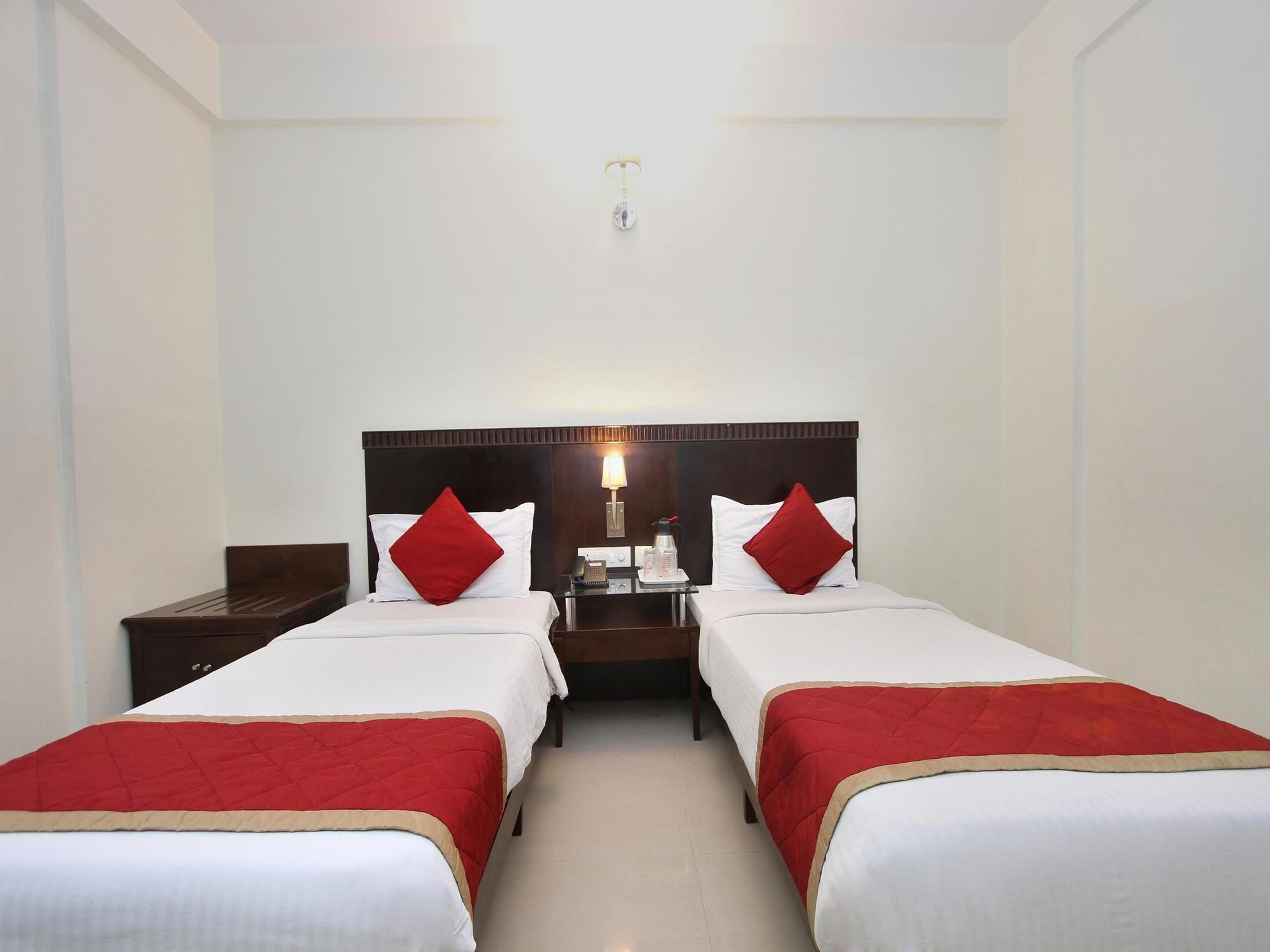 Oyo 435 Hotel Amshi International Bangalore Esterno foto