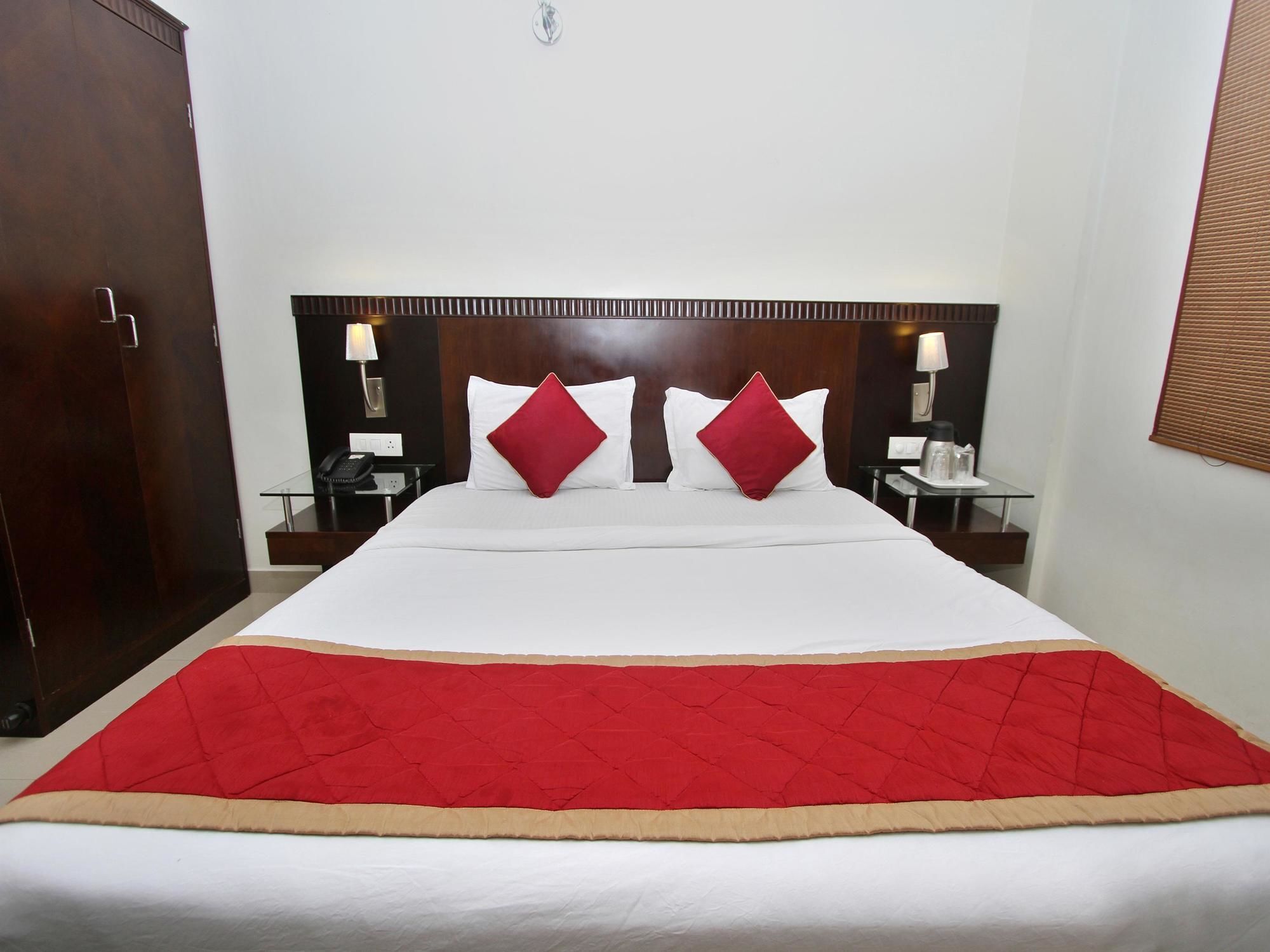 Oyo 435 Hotel Amshi International Bangalore Esterno foto
